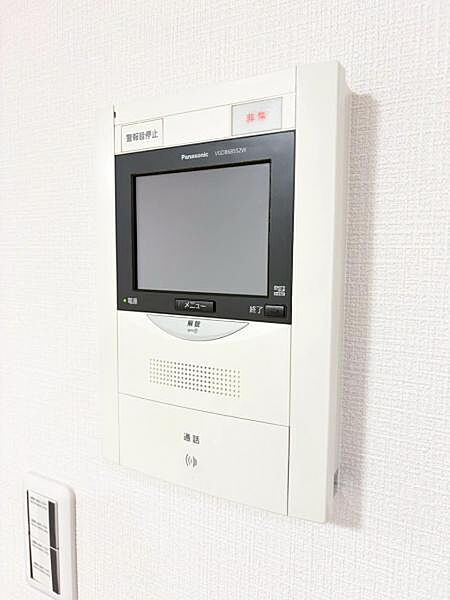 モニター付きのインターフォンですので予定外の来客も顔が見えますので安心して対応できますね！