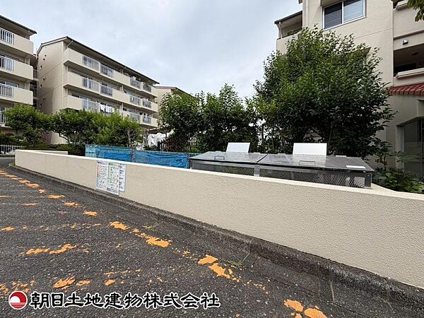 管理が行き届いたゴミ置き場で安心、日々の暮らしを快適に支える清潔な共用スペースです！