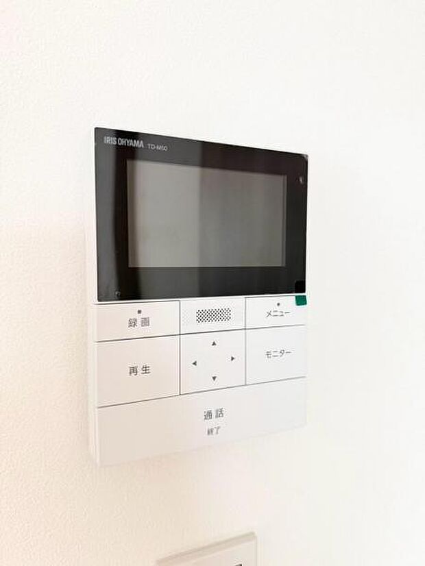 モニター付きインターホンで玄関を確認しなくても誰が来たのかすぐわかります。また、姿を見られたくない空き巣や不審者が嫌がるため、防犯効果を高めることもでき、お子様のお留守番も安全・安心です。
