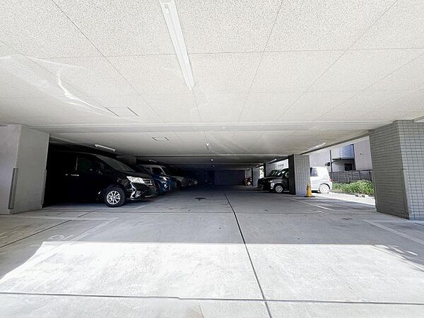 雨の日も快適な屋根付き駐車場