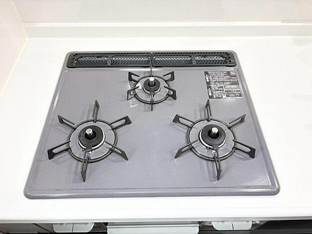 コンロは3口になっております!お料理時間も短くなりもう一品食卓を彩れそうですね!