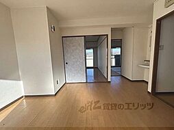 阪急嵐山線 桂駅 バス10分 下津林大般若町下車 徒歩3分の賃貸アパート 3階2LDKのリビング/ダイニング