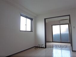 京阪本線 伏見桃山駅 徒歩10分の賃貸マンション 地下1階1DKのリビング/ダイニング