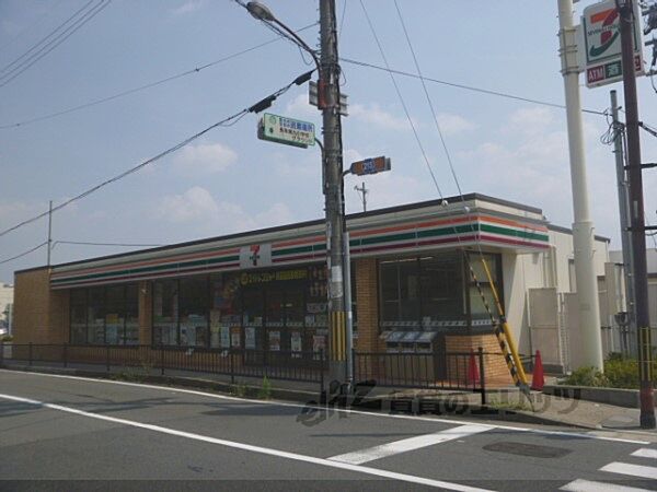 画像20:セブンイレブン　長岡京駅東口店まで700メートル