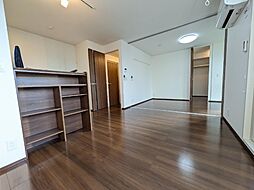 アーバンクレスト白板 302 3階1LDKのリビング/ダイニング