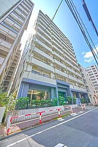 外観：忙しい朝や遅い帰宅時にも嬉しい、板橋区役所前駅まで徒歩2分の立地。