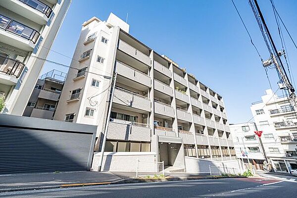 通勤、お出かけ、お買い物に便利な、山手線・南北線「駒込」駅まで徒歩6分の立地。