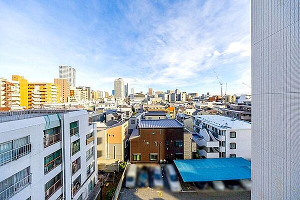 【眺望（南東側）】都会の景色を望める眺望良好のお部屋です