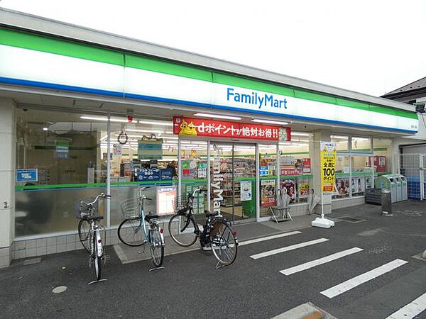 ファミリーマート板橋三園店 徒歩9分。 660m