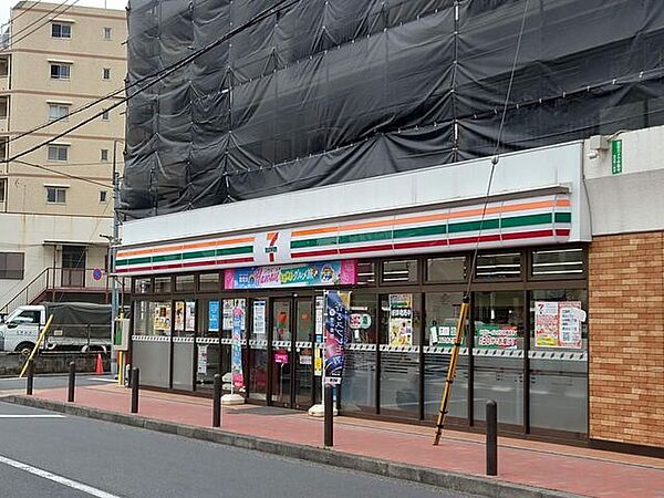 セブンイレブン江古田駅南店 徒歩3分。 220m