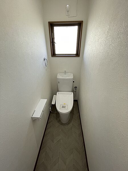 温水洗浄機能付トイレ、交換済みです