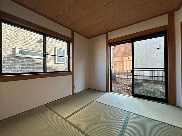 和室には掘りごたつを備えています。