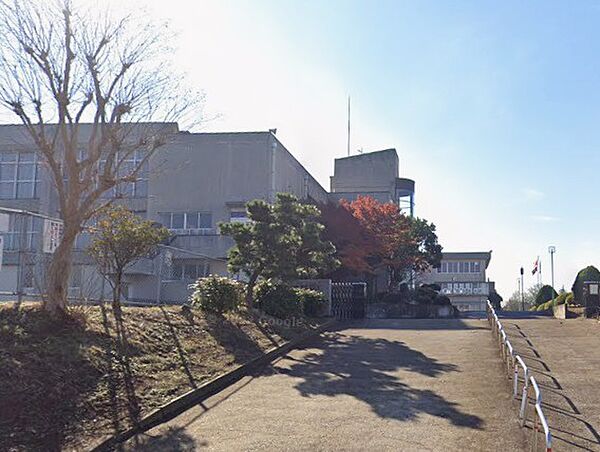 龍ケ崎市立長山中学校まで（550m）
