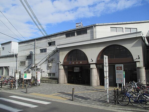 ＪＲ環状線　桃谷駅まで約１，１２０ｍ（徒歩１４分）です。