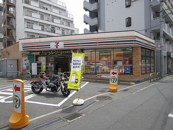 セブンイレブン近鉄布施駅南店まで約２４０ｍです。