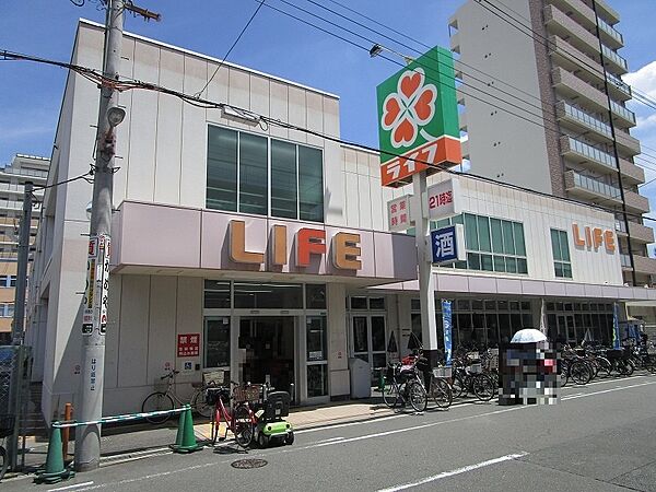 ライフ新深江店まで約６５５ｍ（徒歩９分）です。