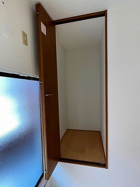 ２階の洋室約６帖の収納