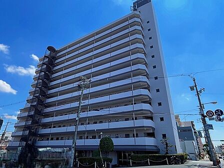 大阪メトロ千日前線・今里筋線　今里駅まで徒歩６分、近鉄難波・奈良線・大阪線　今里駅まで徒歩８分の好立地です。今里筋に面したマンションです。　※玄関ドア改修工事予定。