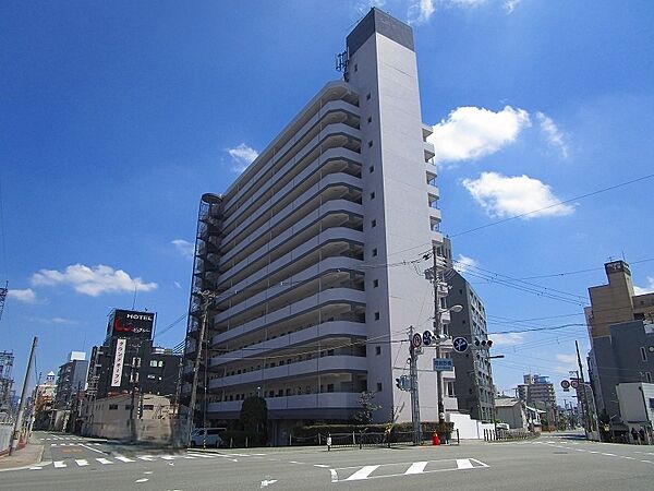 大阪メトロ千日前線・今里筋線　今里駅まで徒歩６分、近鉄難波・奈良線・大阪線　今里駅まで徒歩８分の好立地です。今里筋に面したマンションです。