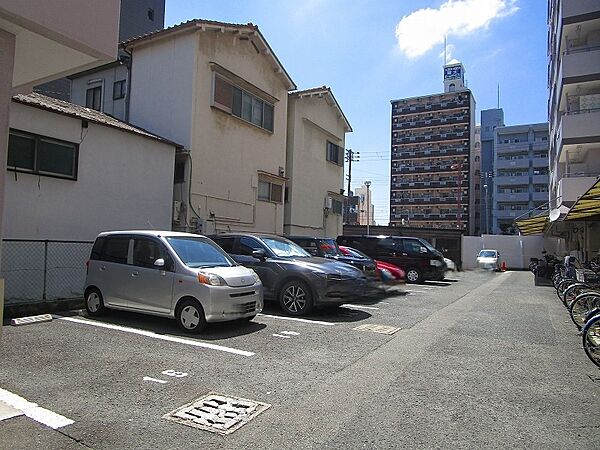 駐車場：現況空き無し（空き状況については随時管理事務所にご確認が必要です）。