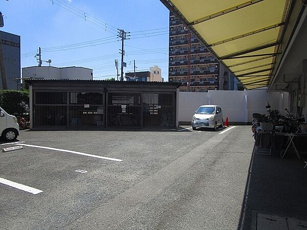 駐車場・駐輪場・ゴミ置き場