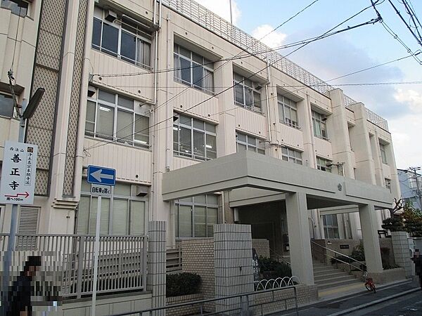 大阪市立城東小学校まで約３９５m（徒歩５分）です。