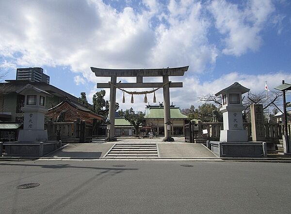 生國魂神社まで約１２０ｍ（徒歩２分）です。