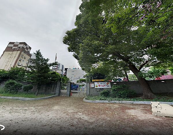 生魂幼稚園まで約２２５ｍ（徒歩３分）です。