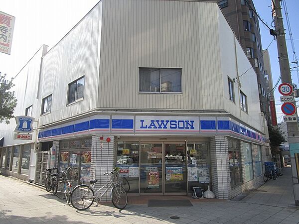 ローソン勝山３丁目店まで約４３０ｍ（徒歩６分）です。