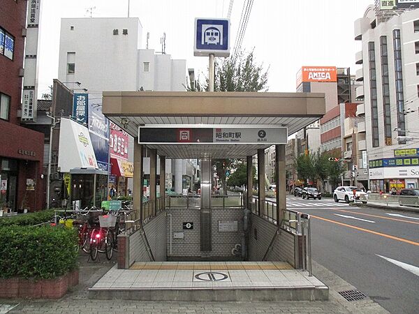 大阪メトロ御堂筋線　昭和町駅まで約８２５m（徒歩１１分）です。