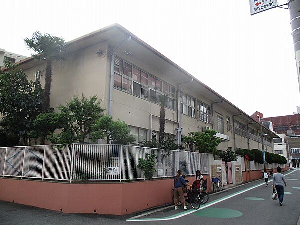 常盤幼稚園まで約５７０ｍ（徒歩８分）です。