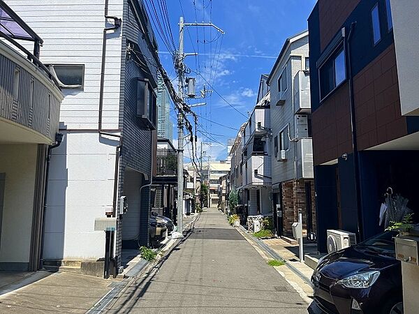 前面道路は車の往来が少ないです。