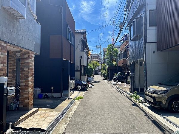 前面道路は車の往来が少ないです。