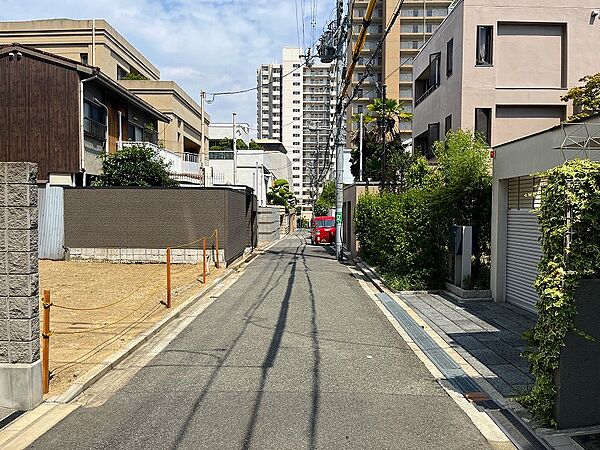 現地を含む前面道路です。　