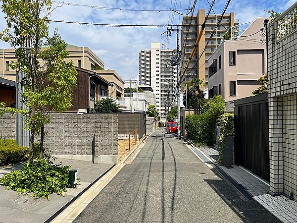 現地を含む前面道路です。　