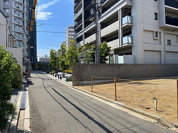 現地を含む前面道路です。　