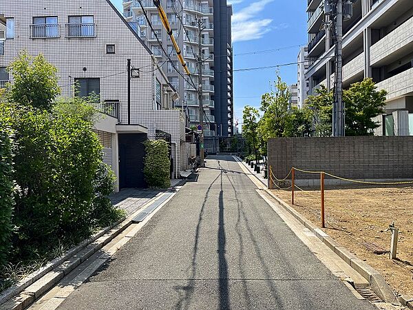 現地を含む前面道路です。　