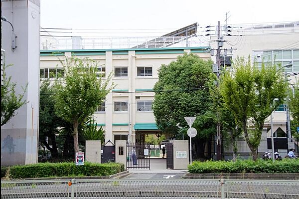 大阪教育大付属天王寺小学校まで約５６０ｍ（徒歩７分）です。