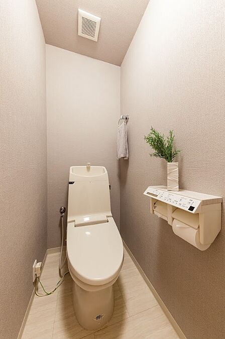 トイレ：便器・温水洗浄便座新調しました。