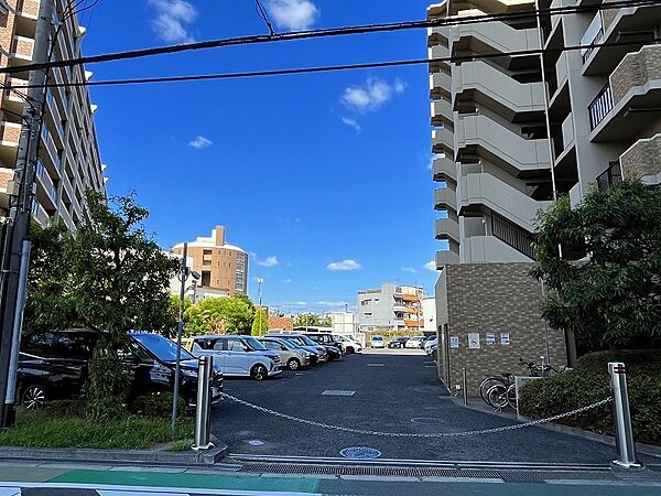 駐車場空有：月額１３，０００円（情報は６月現在）