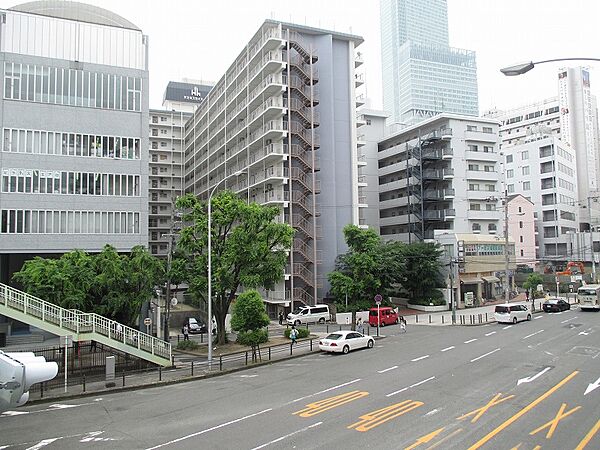 ＪＲ環状線・阪和線、大阪メトロ御堂筋線・谷町線　天王寺駅まで約３２０ｍ（徒歩４分）の好立地です。１９７７年（昭和５２年）１月建築のマンション。