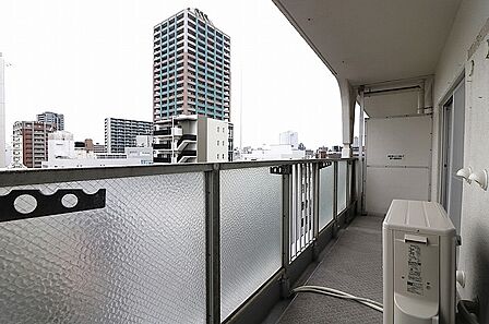 11階部分の北西向きバルコニーにつき、陽当り・通風・眺望大変良好です。