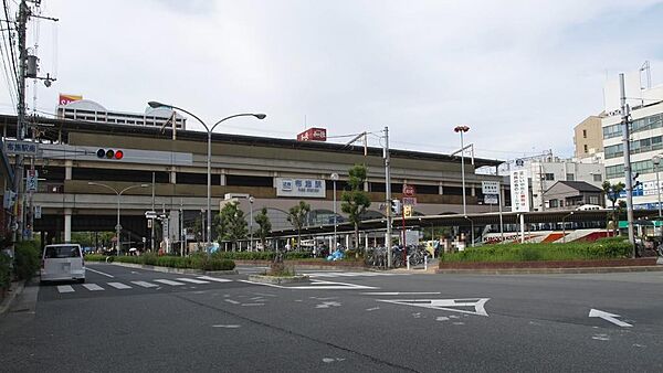 近鉄難波・奈良線・大阪線　布施駅まで約１，３８０ｍ（徒歩１８分）です。