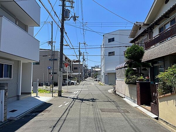 北側道路は約６ｍの広々とした公道です。