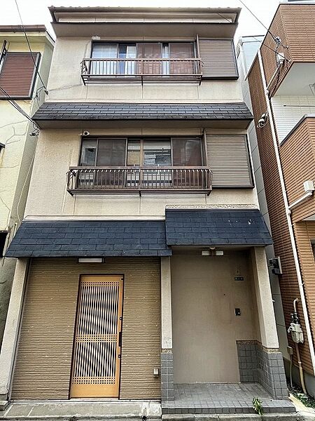 現況古家がありますが、解体更地渡しです。建築条件ありません、お好きなハウスメーカーや工務店で建築が出来ます。大阪メトロ長堀鶴見緑地線・今里筋線　蒲生四丁目駅まで約４９５ｍ（徒歩７分）の好立地です。