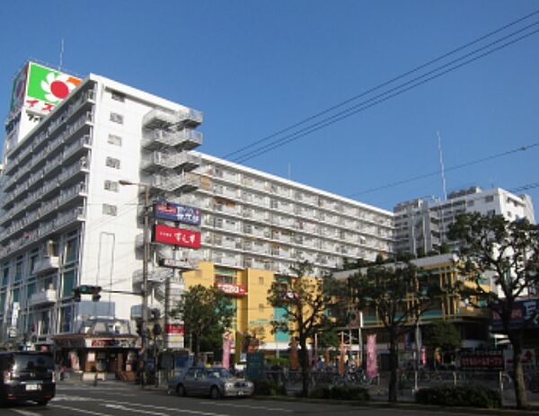 イズミヤ今福店まで約６９０ｍ（徒歩９分）です。