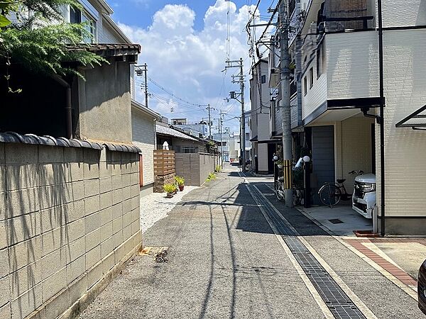 前面道路は約３．６ｍです。