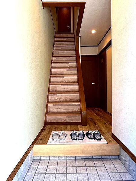 広々とした玄関です。（フロアタイル・クロス張替等）