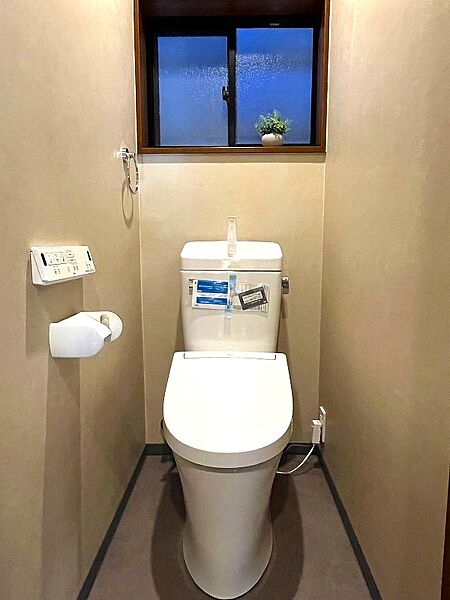 便器・温水洗浄便座新調しました。（クロス・ＣＦ張替等）