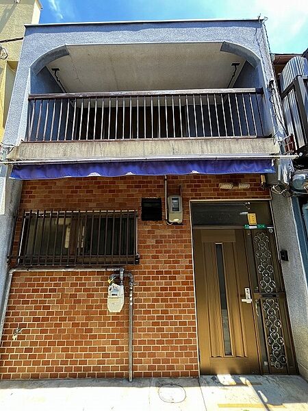 ＪＲ環状線、大阪メトロ中央線・長堀鶴見緑地線　森ノ宮駅にも約５６０ｍ（徒歩７分）の好立地です。南向きにつき、陽当り・通風大変良好です。